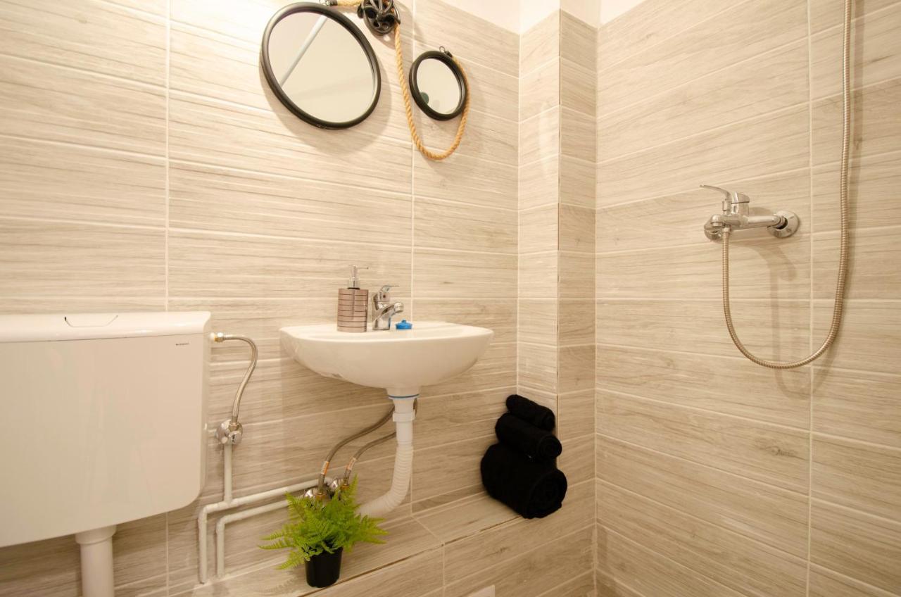 Miha Modern And Central Apartament Arad Ngoại thất bức ảnh