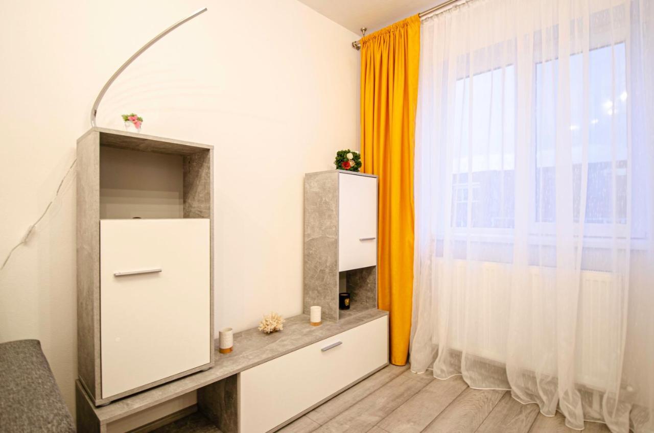 Miha Modern And Central Apartament Arad Ngoại thất bức ảnh