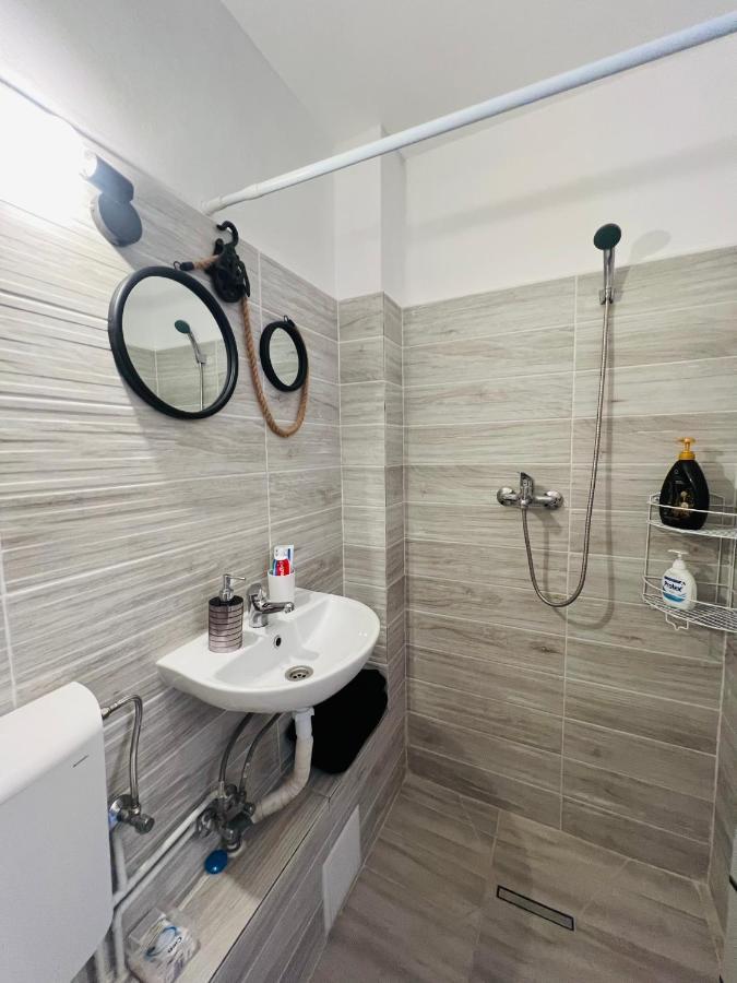 Miha Modern And Central Apartament Arad Ngoại thất bức ảnh